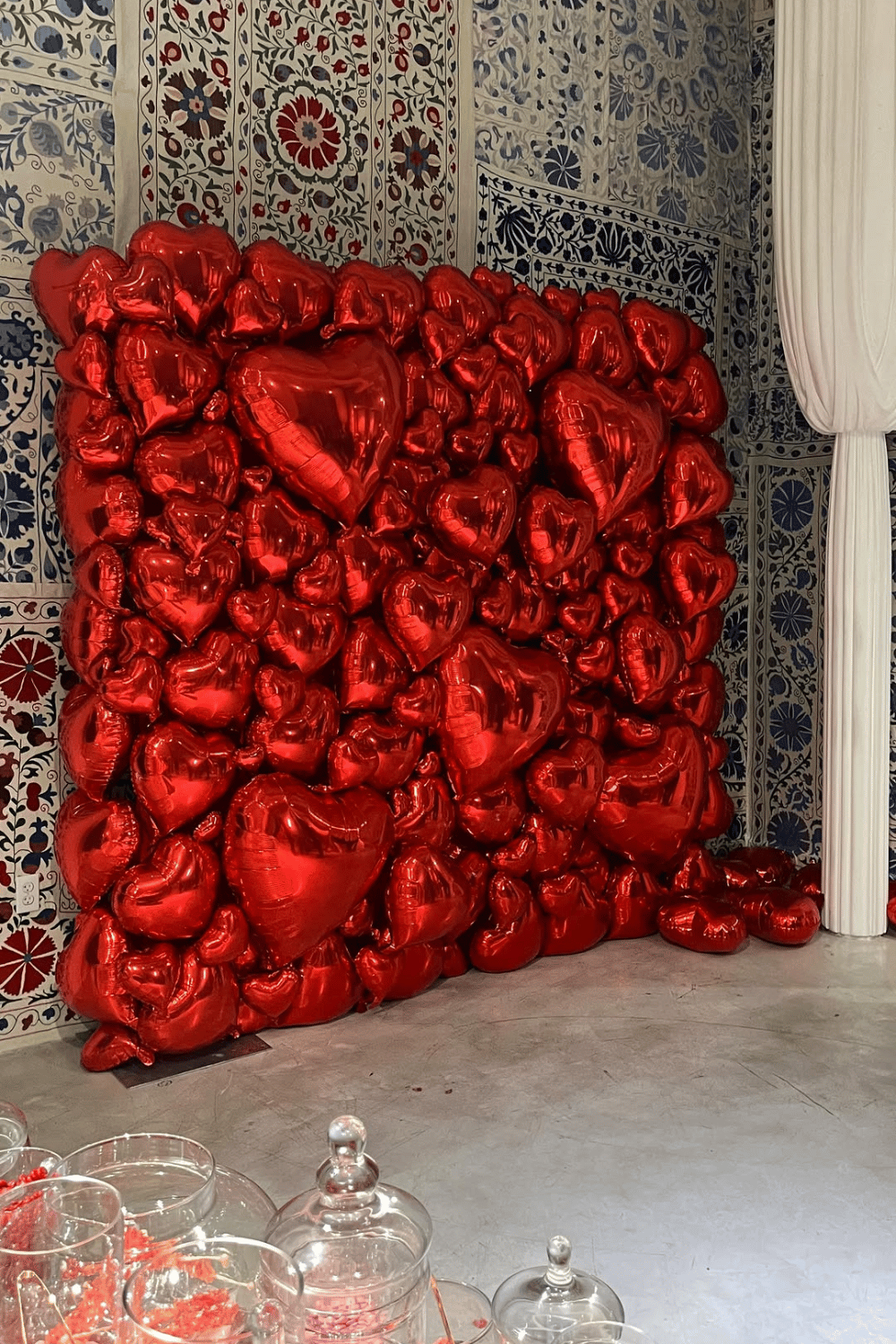 Heart balloon wall backdrop for galentine’s day photoshoot